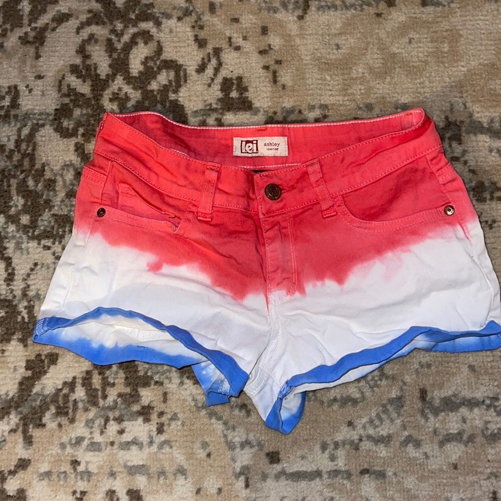 Low rise women’s shorts